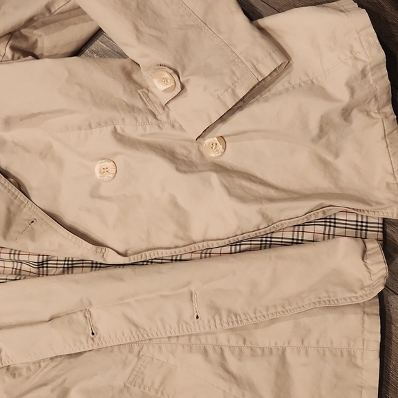Burberry Light Tan Jacket with Plaid Lining - Picture 3 of 6